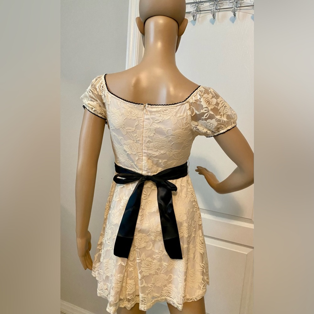 Puff Sleeve Tie Back Lace Dress
